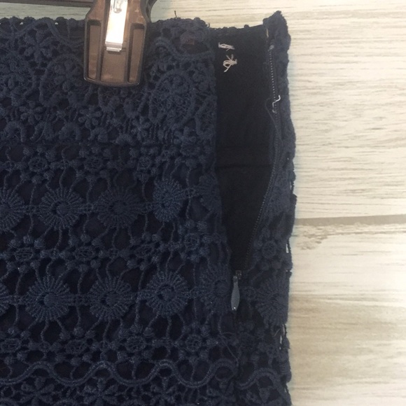 LOFT Riviera Crochet Tiered  Navy Lace Shorts• 0 - Picture 5 of 10